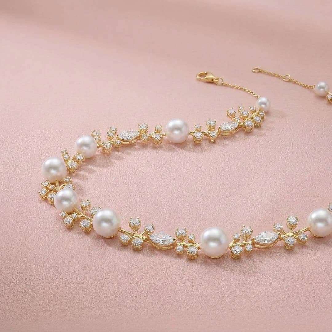 Pearl and diamond necklace in yellow gold